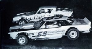 Dean, racing Wayne Larson at Webster City. (Schroeder collection)